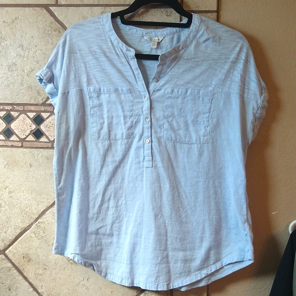 Lucky Brand button V neck tshirt Medium